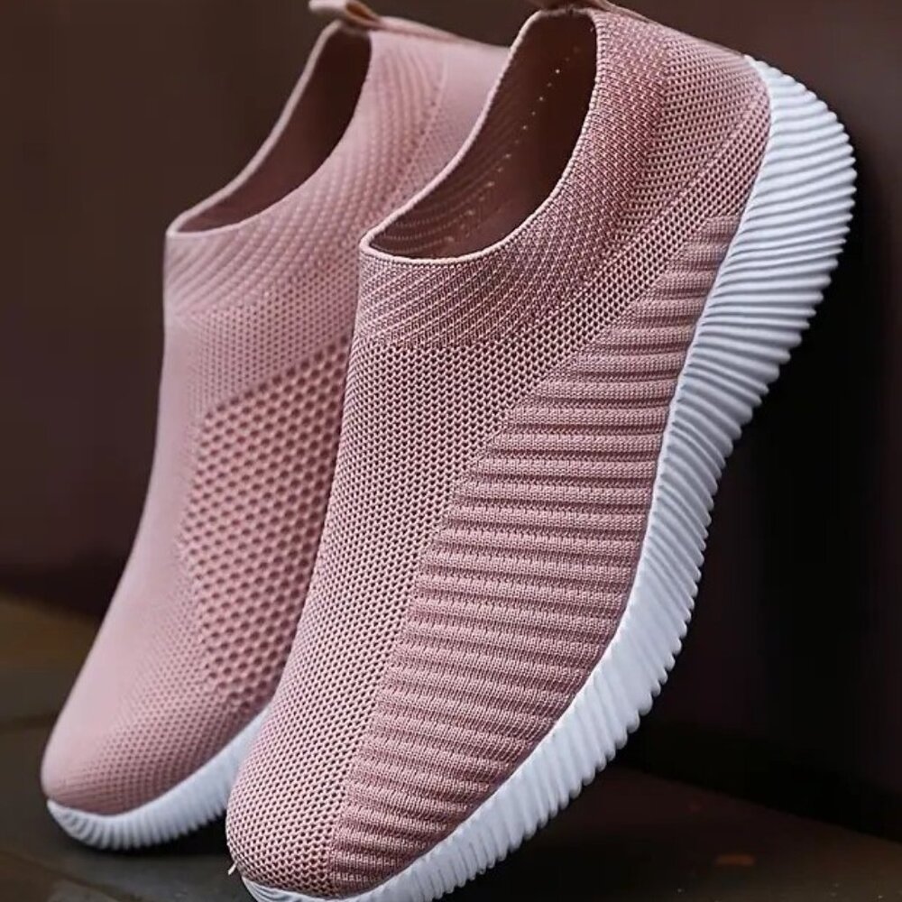 Women's Lightweight Low Top Knit Sneakers 8 1/2 pink NWOT